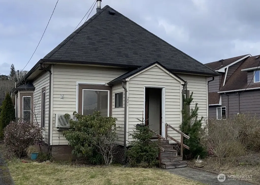 201 Emerson Avenue Hoquiam WA 98550