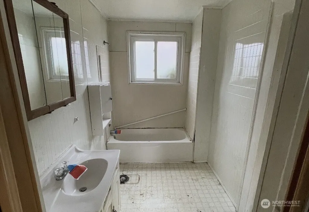 201 Emerson Avenue Hoquiam WA 98550