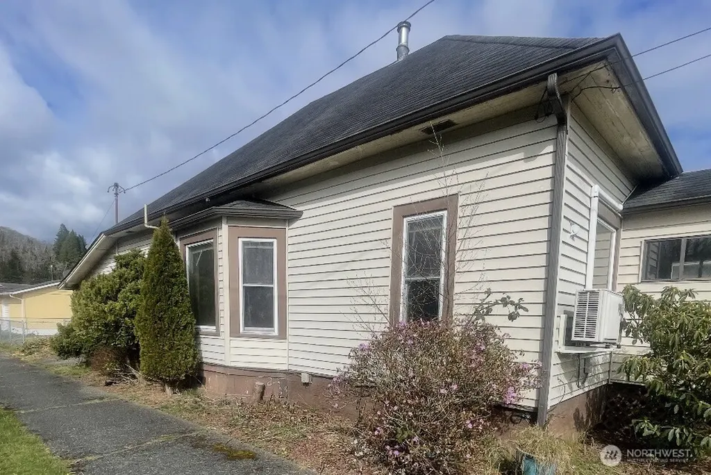 201 Emerson Avenue Hoquiam WA 98550