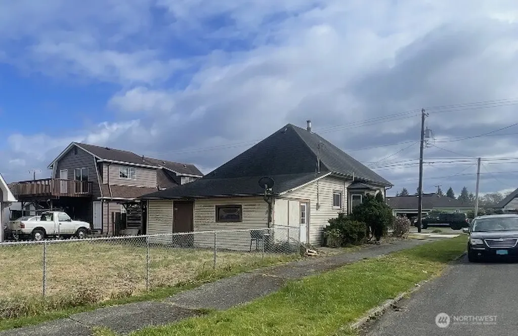 201 Emerson Avenue Hoquiam WA 98550