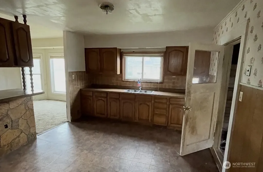 201 Emerson Avenue Hoquiam WA 98550