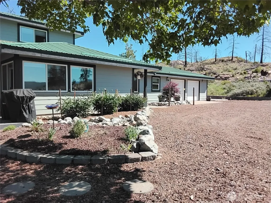30 Tamarack Trail Oroville WA 98844