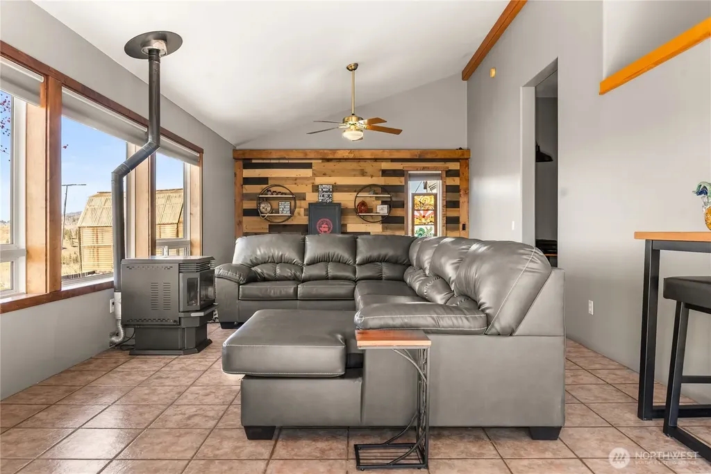 30 Tamarack Trail Oroville WA 98844