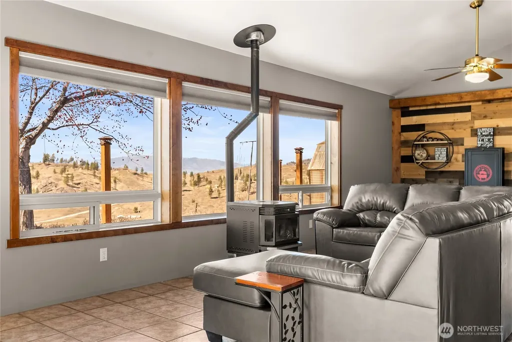 30 Tamarack Trail Oroville WA 98844