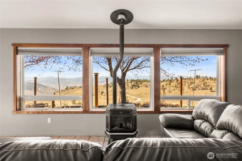 30 Tamarack Trail Oroville WA 98844