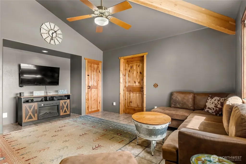 30 Tamarack Trail Oroville WA 98844