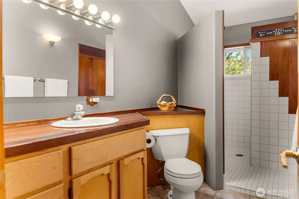 30 Tamarack Trail Oroville WA 98844
