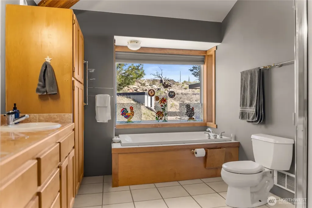30 Tamarack Trail Oroville WA 98844