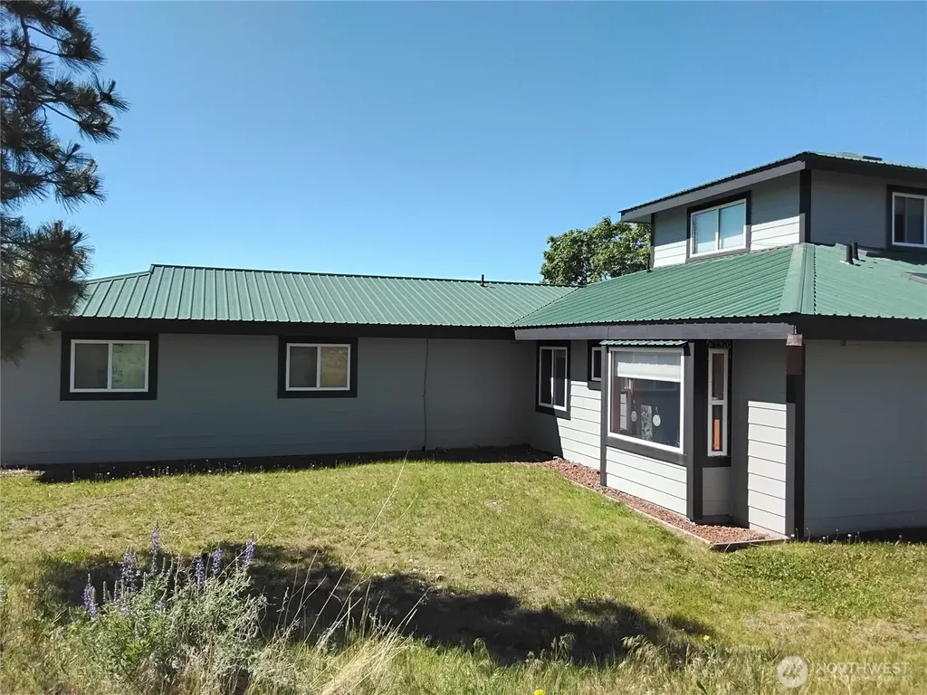 30 Tamarack Trail Oroville WA 98844