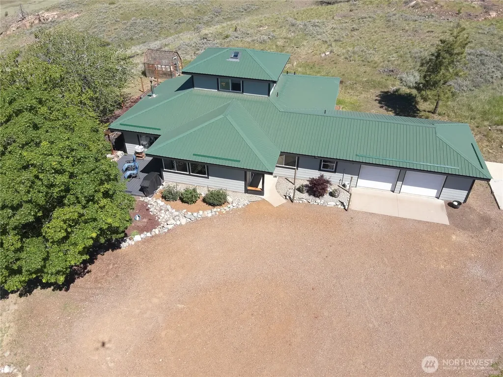 30 Tamarack Trail Oroville WA 98844