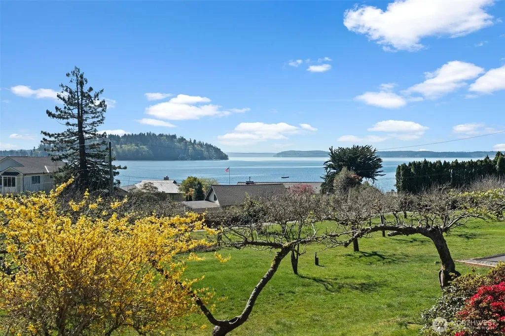 10427 Powell Drive NW Gig Harbor WA 98335