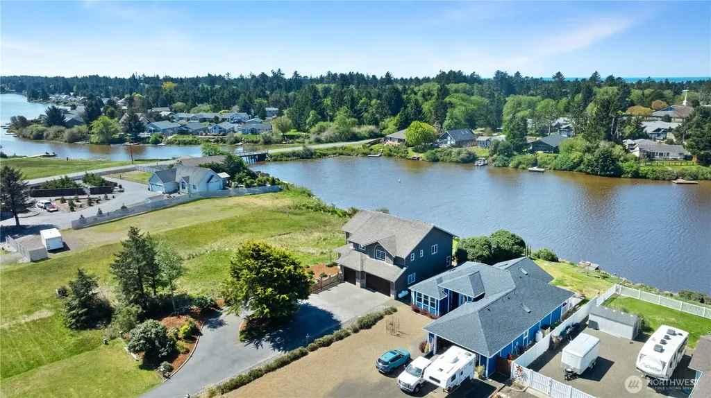 511 E Chance A La Mer NE Ocean Shores WA 98569
