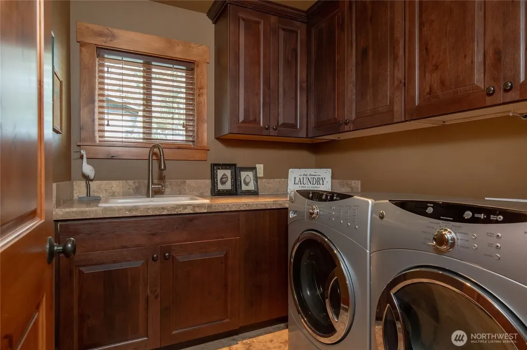 630 E Treasure Island Drive Allyn WA 98524