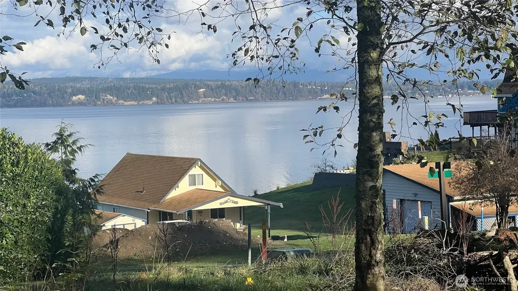54 Saratoga Drive Hat Island WA 98206