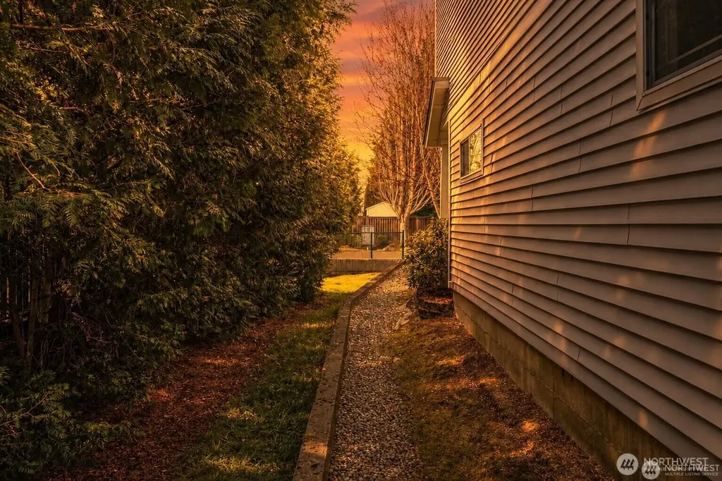 333 5th Street SE Puyallup WA 98372