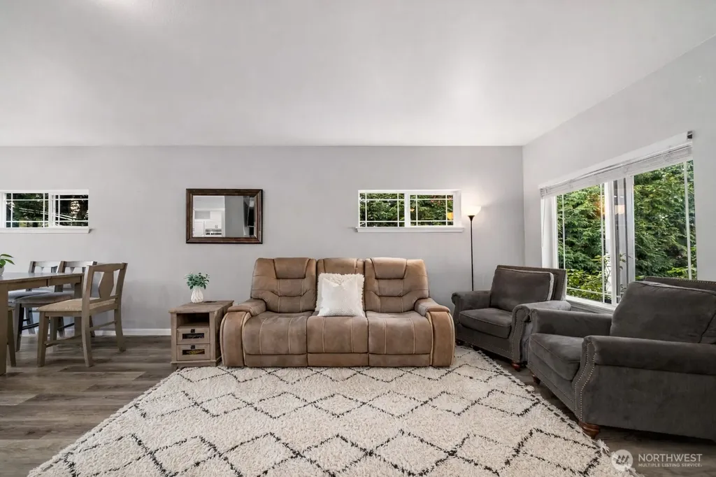 333 5th Street SE Puyallup WA 98372