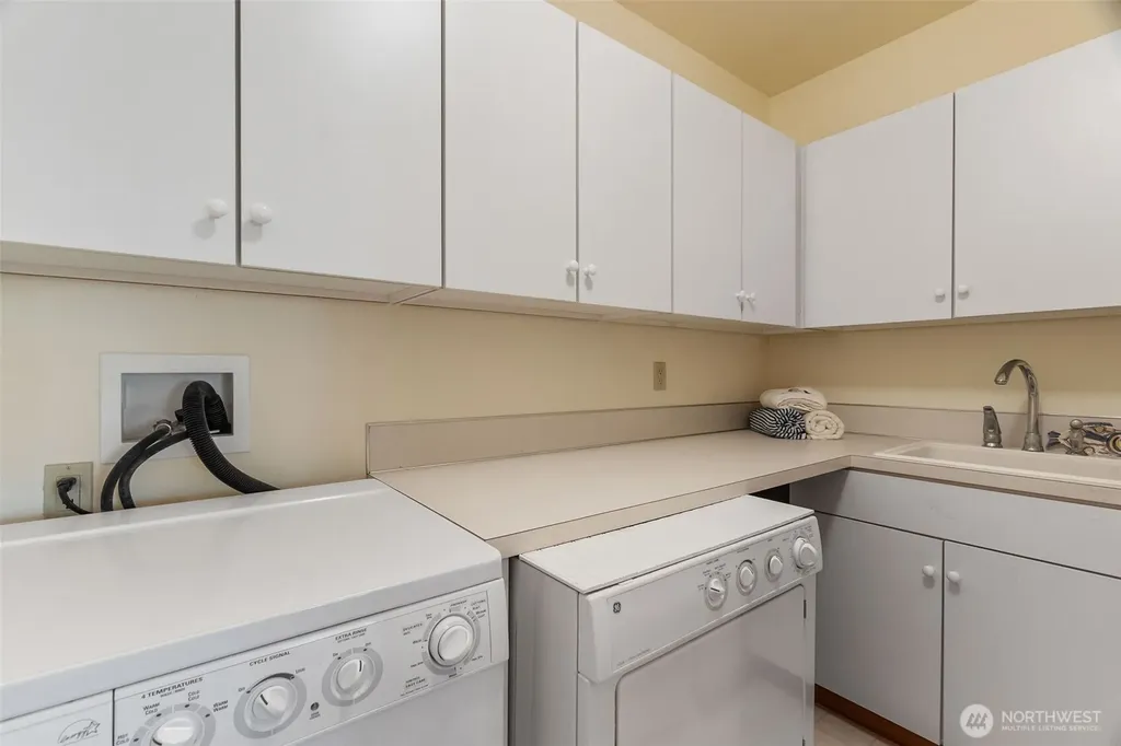 9941 Mariner Drive NW Olympia WA 98502