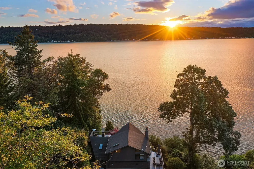 10153 SW 263rd Street Vashon WA 98070
