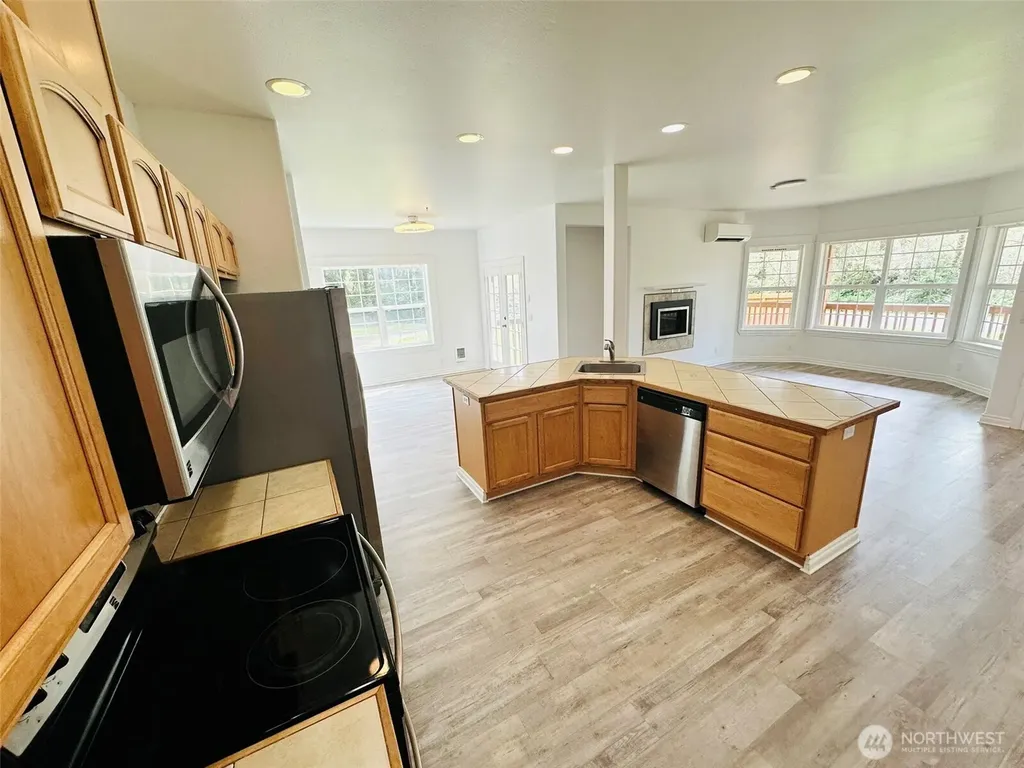 830 Discovery Avenue SE Ocean Shores WA 98569
