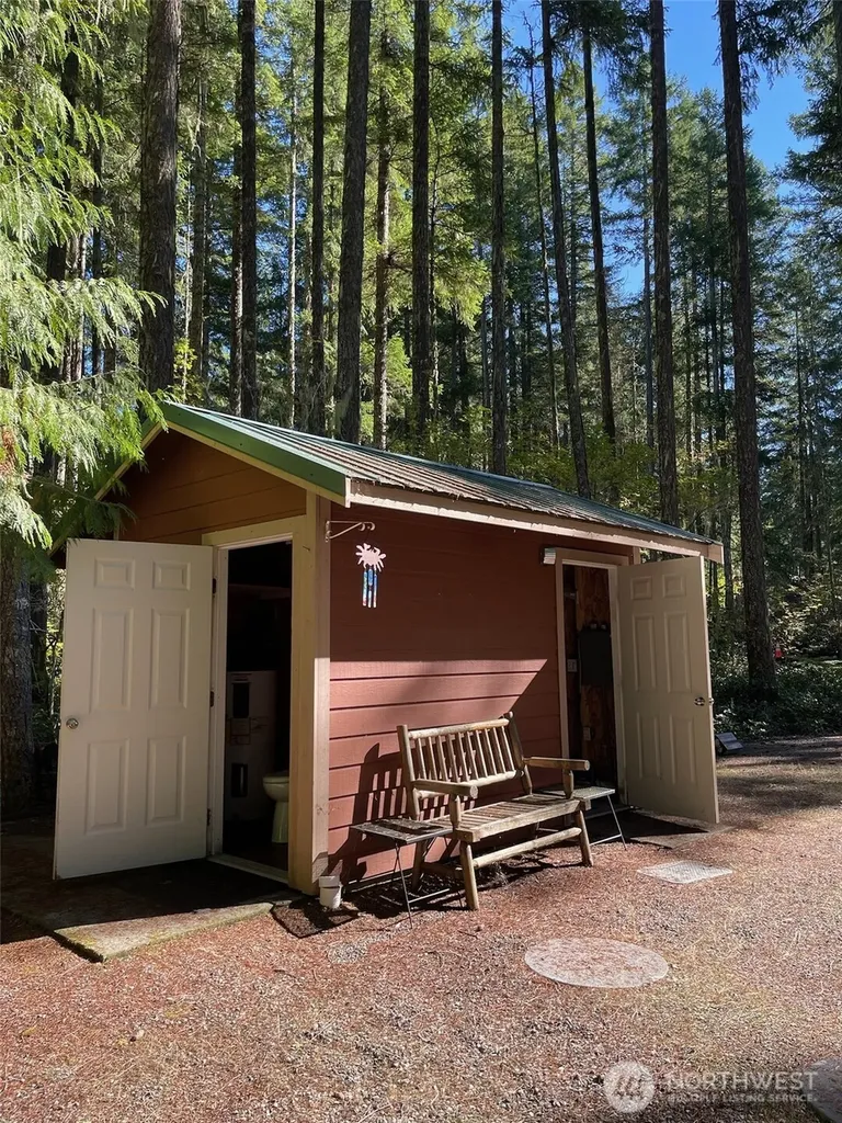 20 Oxbow Place Hoodsport WA 98548
