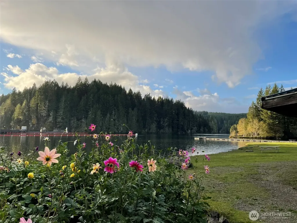 20 Oxbow Place Hoodsport WA 98548