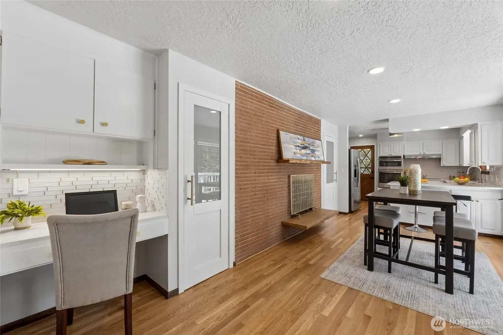 18832 1st Place SW Normandy Park WA 98166