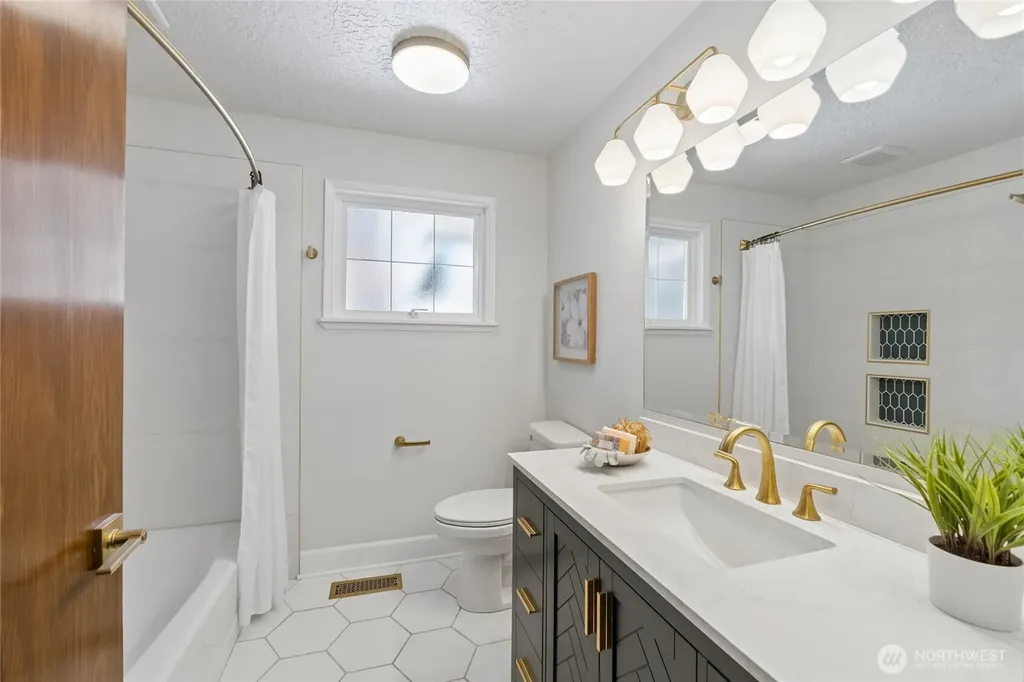 18832 1st Place SW Normandy Park WA 98166