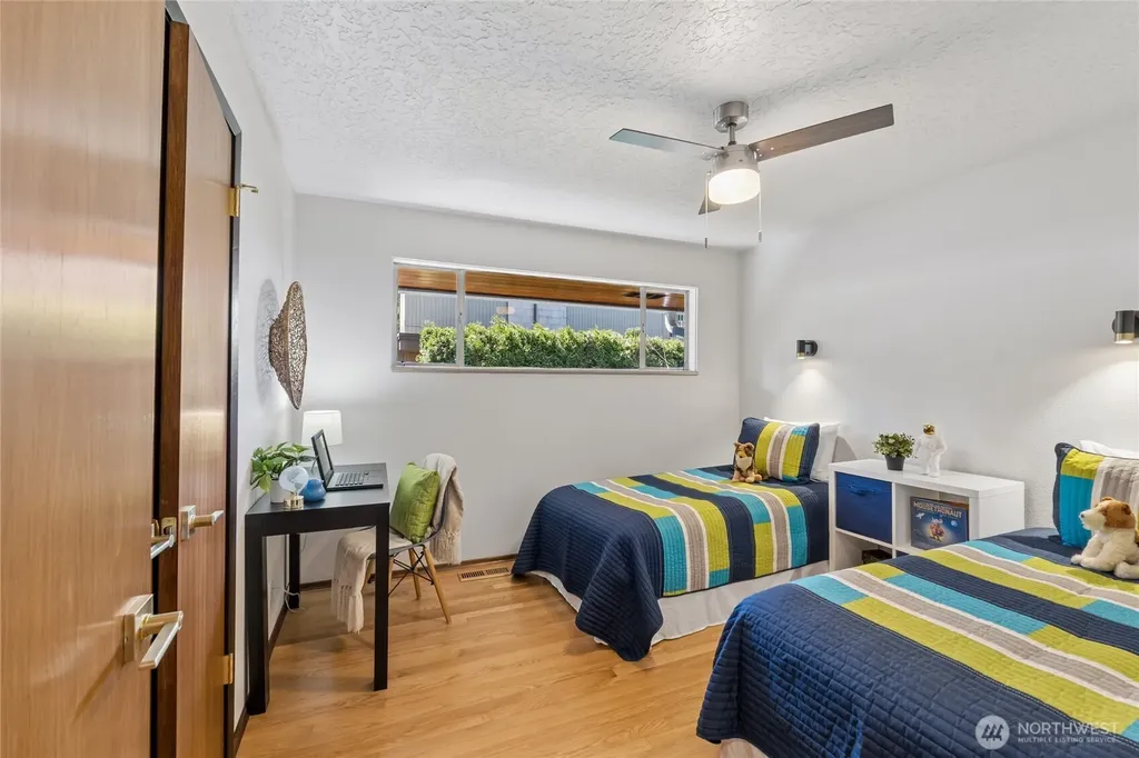18832 1st Place SW Normandy Park WA 98166
