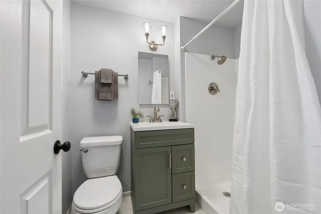 18832 1st Place SW Normandy Park WA 98166