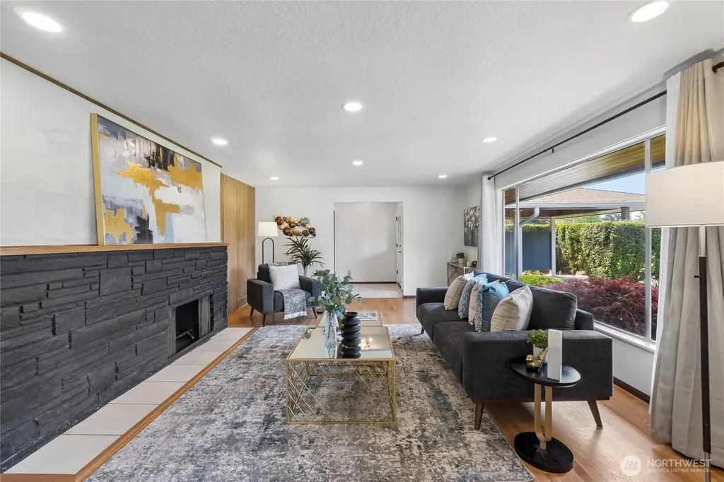 18832 1st Place SW Normandy Park WA 98166