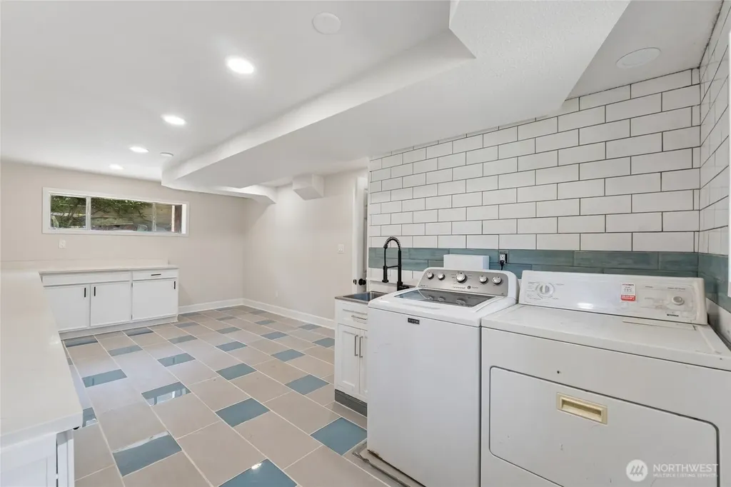 18832 1st Place SW Normandy Park WA 98166
