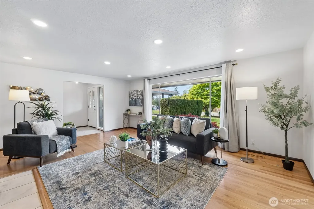 18832 1st Place SW Normandy Park WA 98166