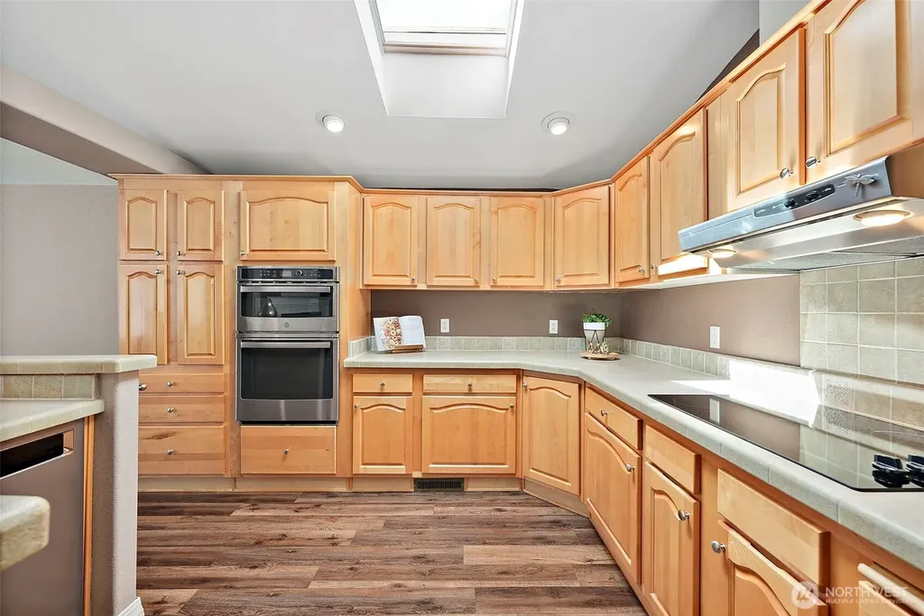 21819 SE 275th Place Maple Valley WA 98038