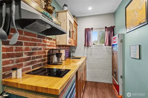 2036 Tacoma Road Puyallup WA 98371