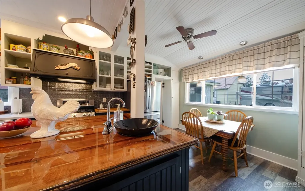 204 W Harris Avenue Oakville WA 98568