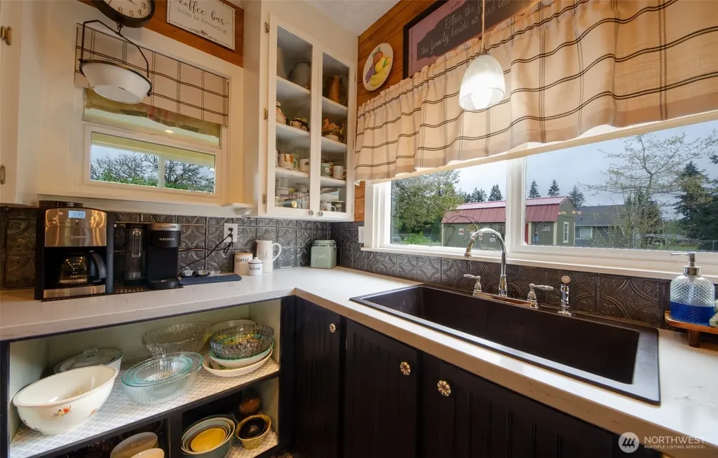 204 W Harris Avenue Oakville WA 98568