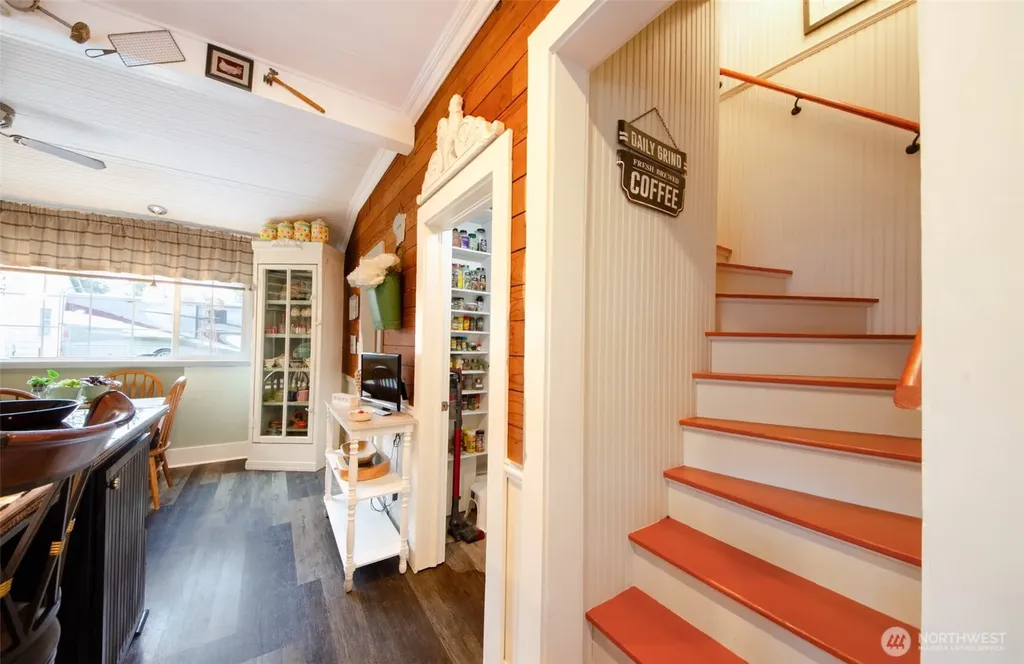 204 W Harris Avenue Oakville WA 98568