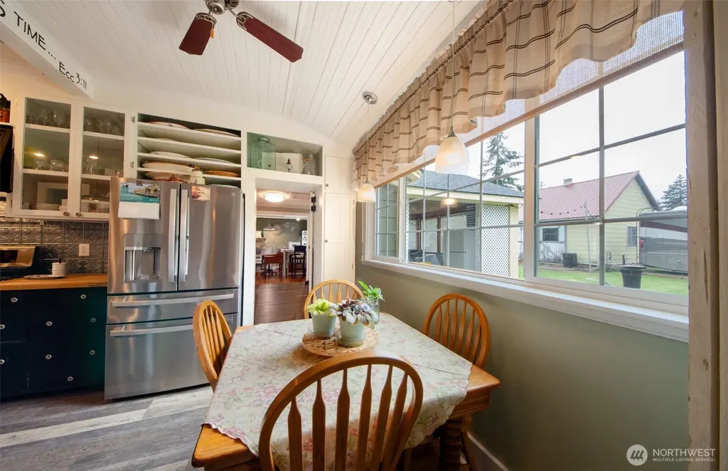 204 W Harris Avenue Oakville WA 98568