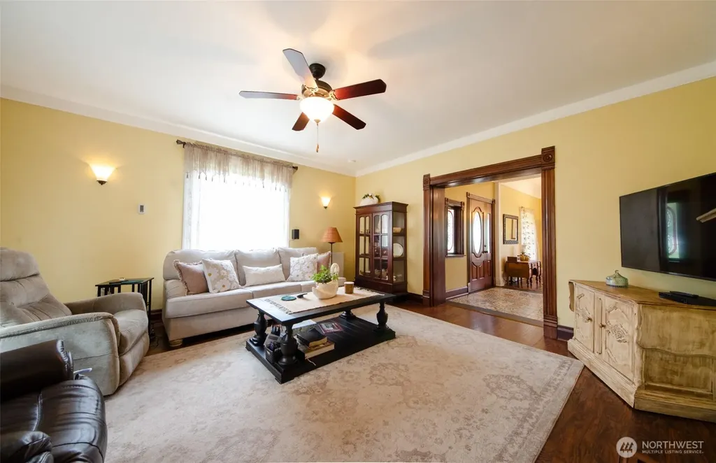 204 W Harris Avenue Oakville WA 98568