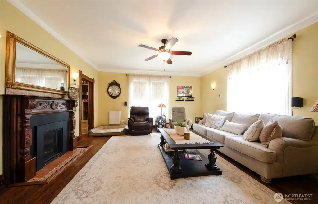 204 W Harris Avenue Oakville WA 98568