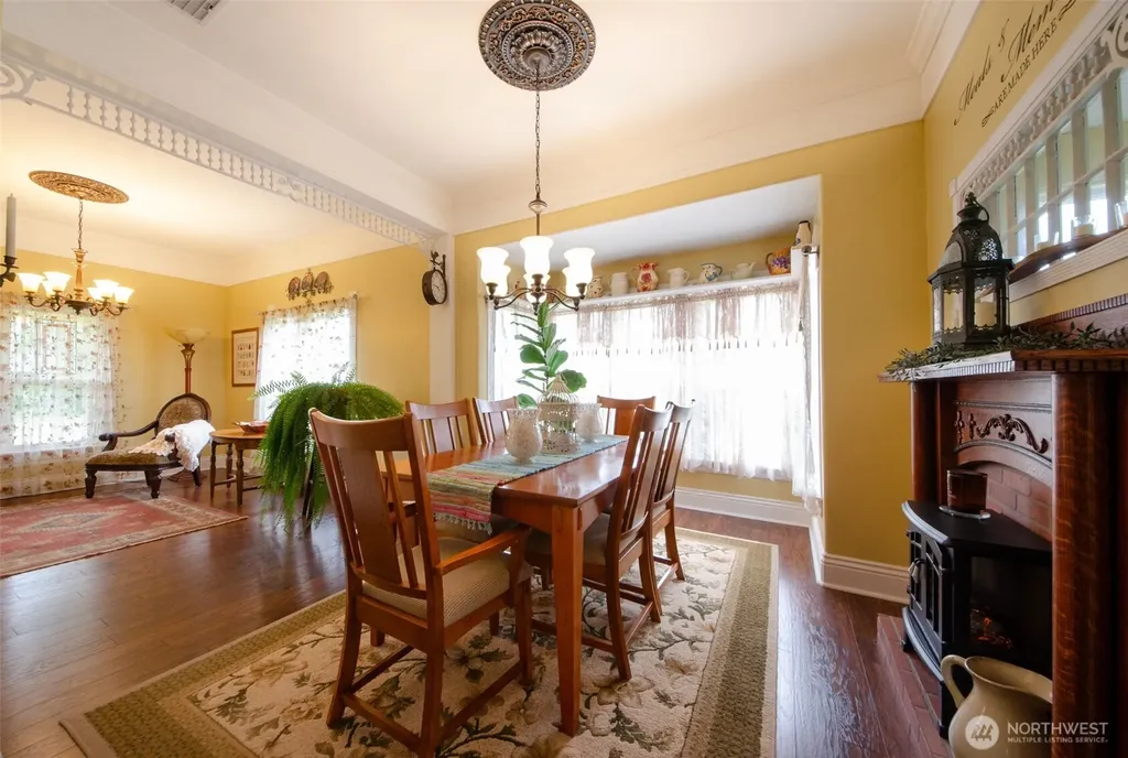 204 W Harris Avenue Oakville WA 98568