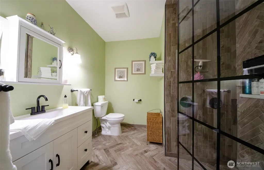204 W Harris Avenue Oakville WA 98568