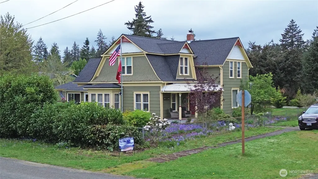 204 W Harris Avenue Oakville WA 98568