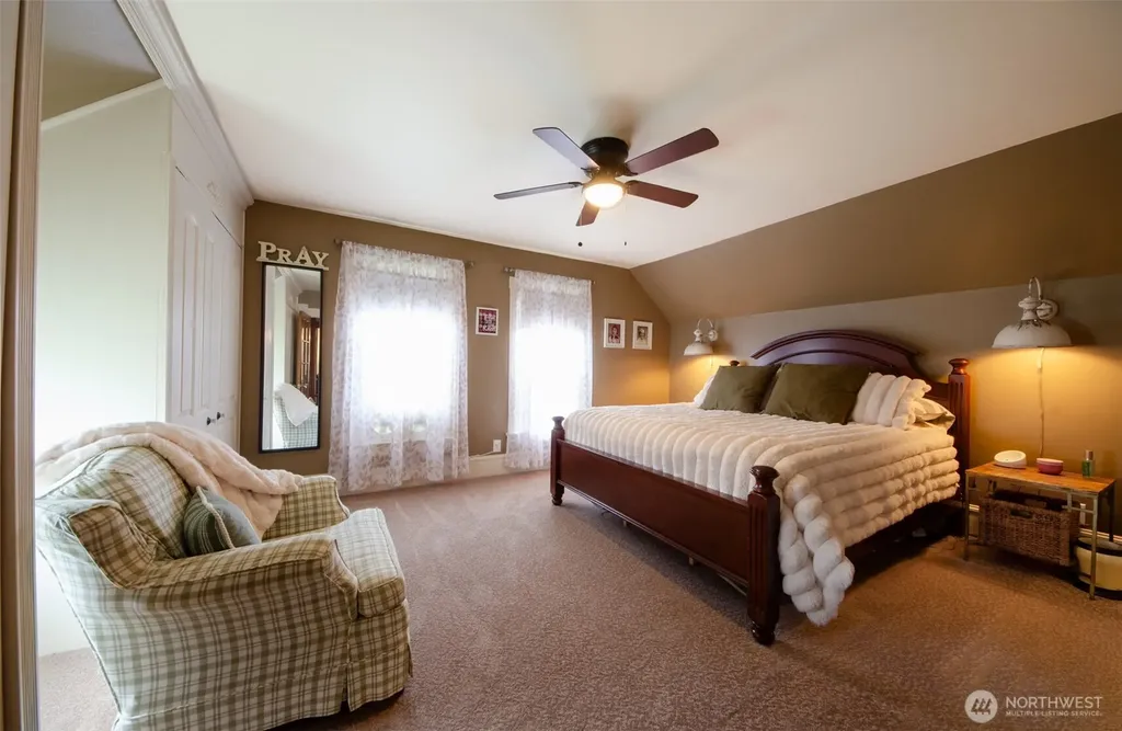 204 W Harris Avenue Oakville WA 98568