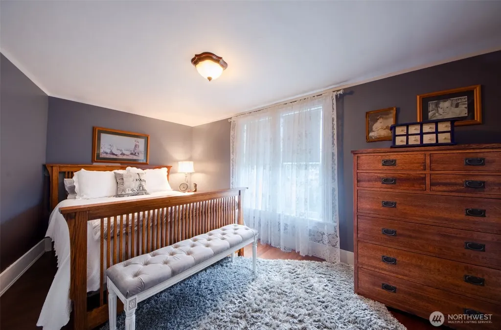 204 W Harris Avenue Oakville WA 98568