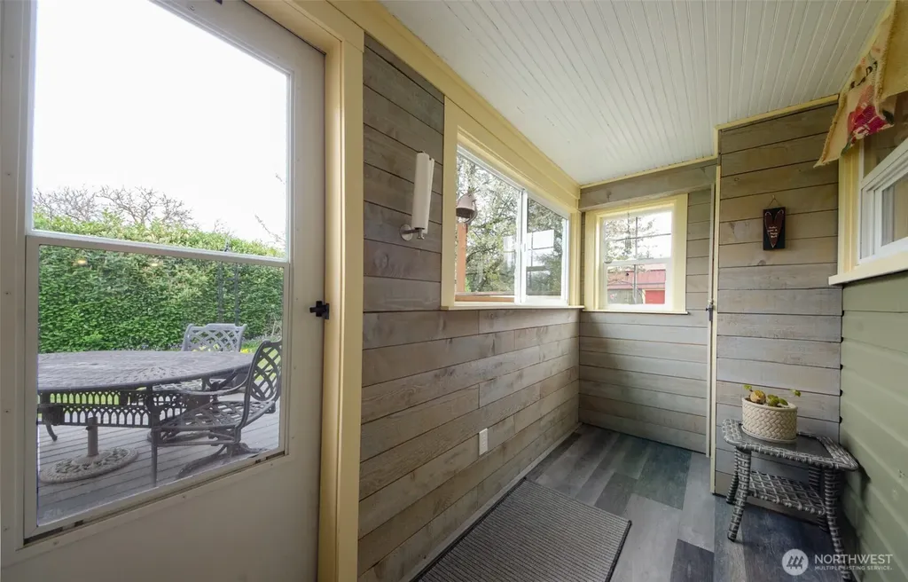 204 W Harris Avenue Oakville WA 98568