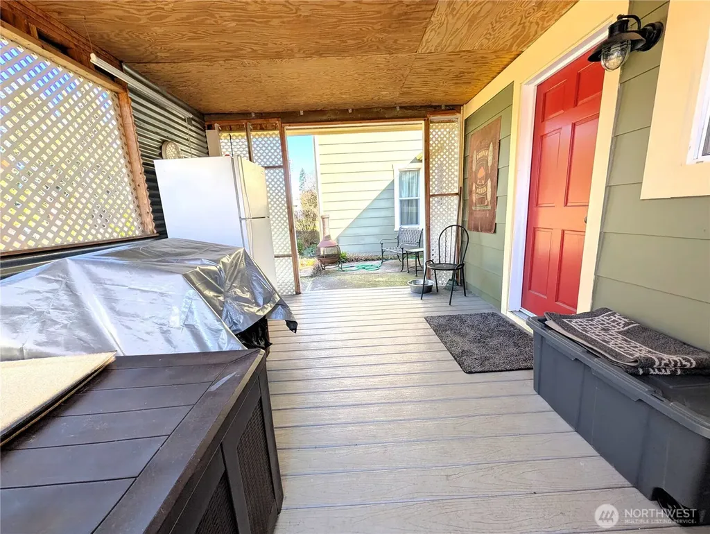 204 W Harris Avenue Oakville WA 98568