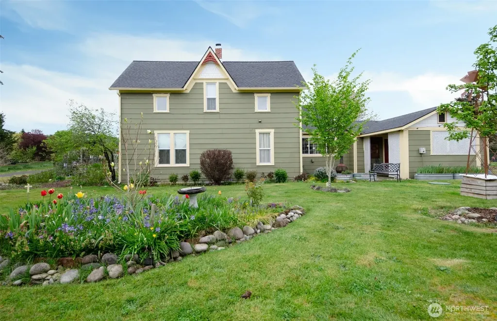 204 W Harris Avenue Oakville WA 98568