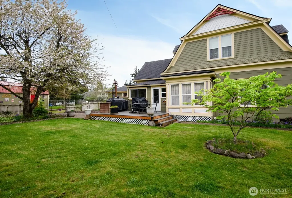 204 W Harris Avenue Oakville WA 98568