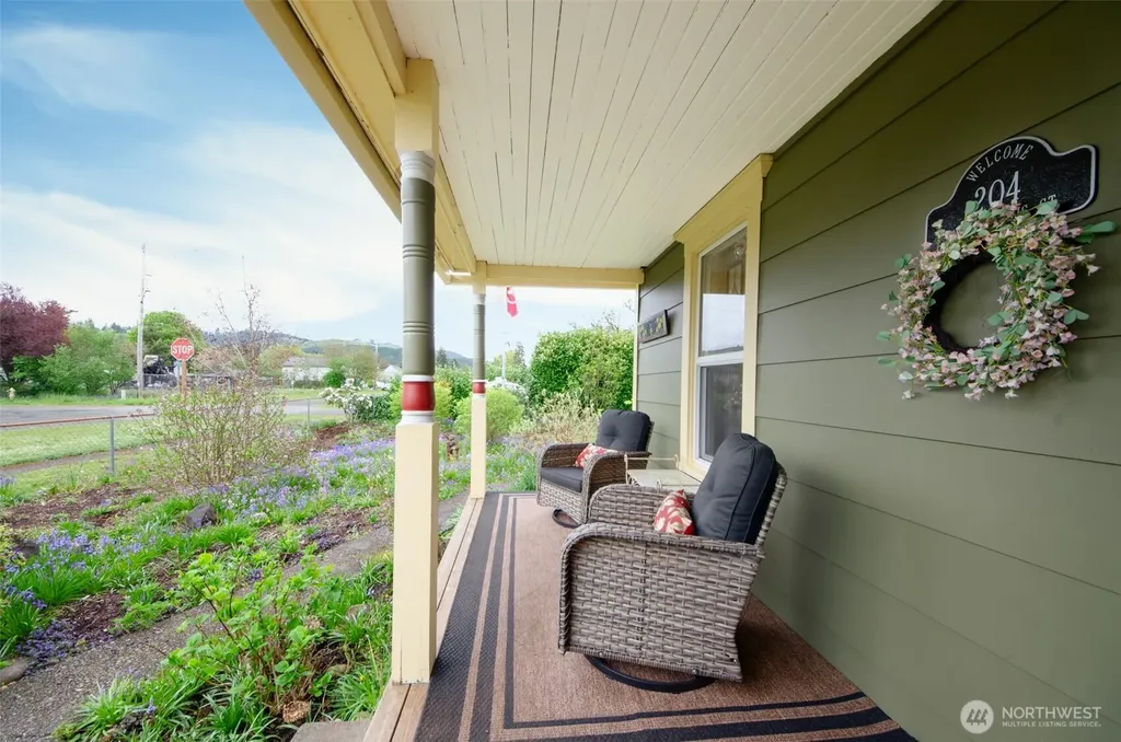 204 W Harris Avenue Oakville WA 98568
